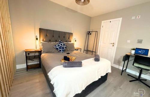 Stoke-on-Trent Apartment | Hanley, Stoke - Modern Spacious Apartments by PolkaStays