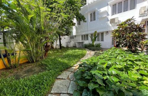 Thousand Lights West Bed & Breakfast | Hanu Reddy Residences - Nawab Habibullah Avenue