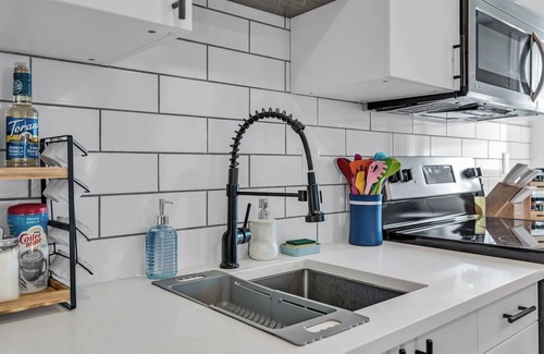 Cornwall Apartment | Happy Haven: 5mins to St. Lawrence College