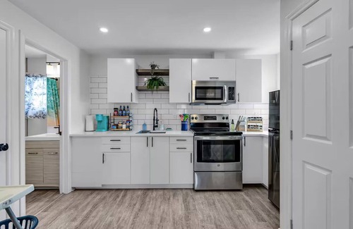 Cornwall Apartment | Happy Haven: 5mins to St. Lawrence College