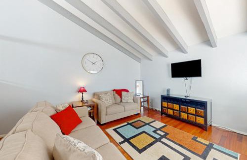 Shalimar House | Happy Hours Townhome