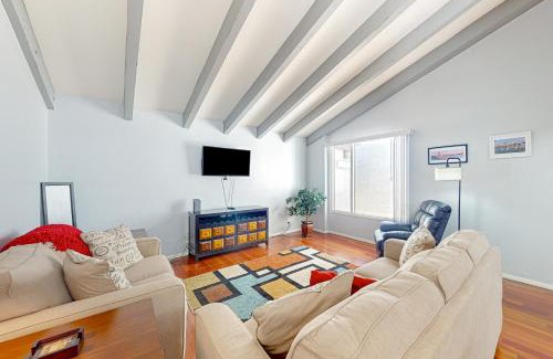 Shalimar House | Happy Hours Townhome