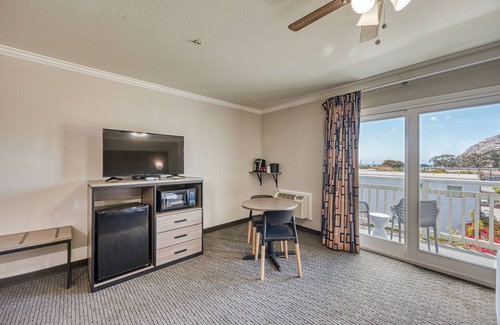 Morro Bay Hotel | Harbor House Inn Morro Bay
