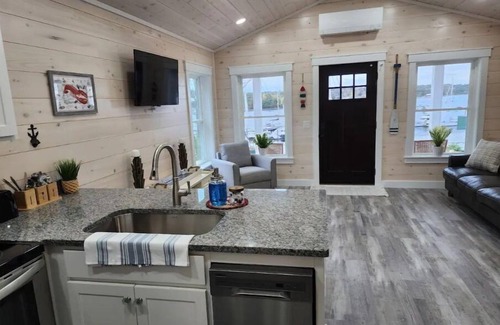 Belfast Apartment | Harbor View Cottage - Unit B