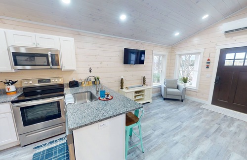 Belfast Apartment | Harbor View Cottage - Unit B