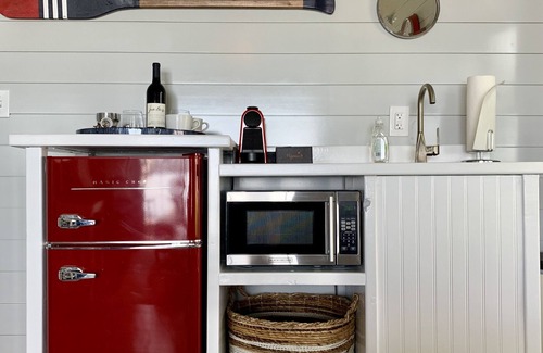 West Mystic Cottage | Harbor View Landing Mystic, CT - The Martha's Vineyard Waterfront Cottage