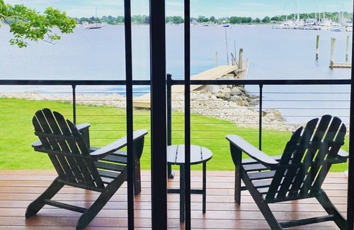 West Mystic Cottage | Harbor View Landing Mystic, CT - The Martha's Vineyard Waterfront Cottage