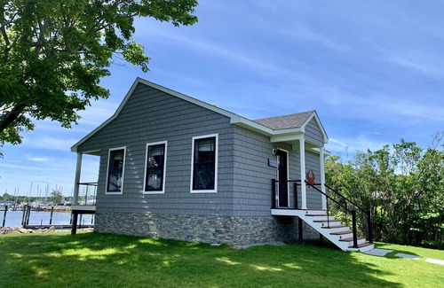 West Mystic Cottage | Harbor View Landing Mystic, CT - The Martha's Vineyard Waterfront Cottage
