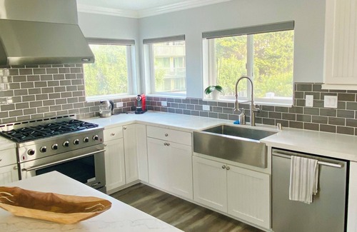 Hollywood House | Harbor View & Steps to the Beach