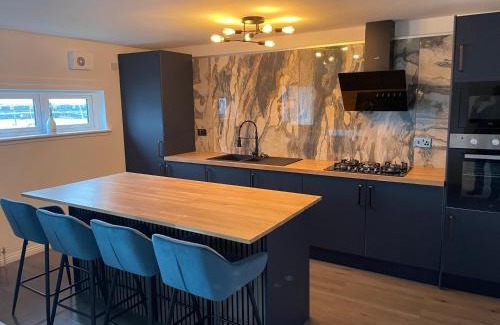 Ardrossan Apartment | Harbour bliss