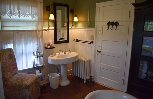 Cheshire Bed & Breakfast | Harbour House Inn