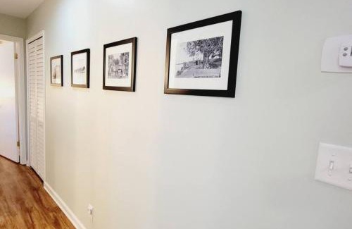 Saint Simons Island House | Harbour Oaks Professionally decorated downstairs really nice 3 bedroom