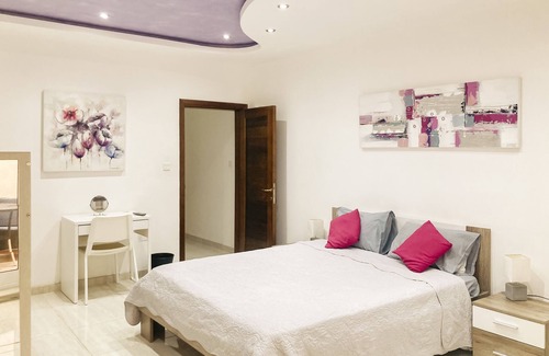 Kalkara Apartment | Harbour Pearl Stylish, Spacious, King-Size Bed