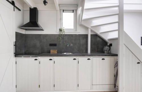 Woudsend House | Harboursuite Woudsend incl. motorboot by Interhome