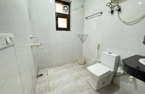 Sector 27 Hotel | Hardik Palace