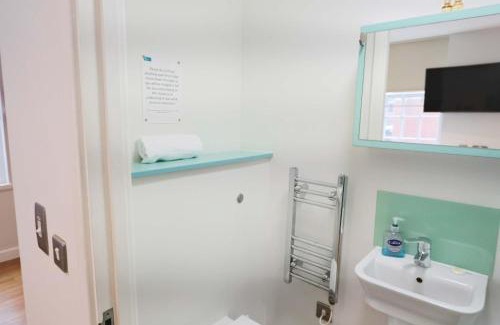 Bristol Floating Harbour Apartment | Harford House Studios 07 - Hopewell