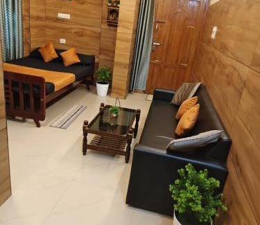 Kuppaayil Apartment | Harichandhanam Inn 200 meters from temple Ground floor