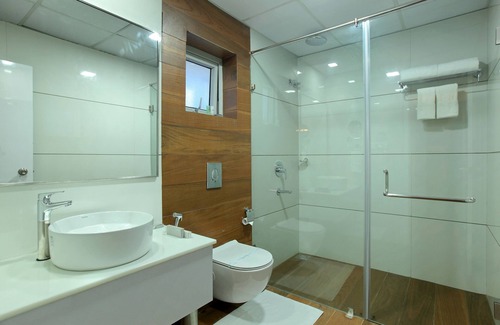 East Nada Hotel | Harivaram Yuga