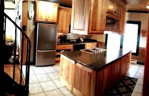 Sanford Cottage | Harmony Haven, a small town cottage retreat, large garden and outdoor adventure.