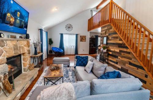 Bushkill House | Harmony Hill Stylish 4bd Mountain Retreat, Hot Tub, Games