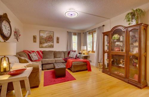 Harmony House | Harmony Home with Fire Pit 5 Mi to Niagara Cave!