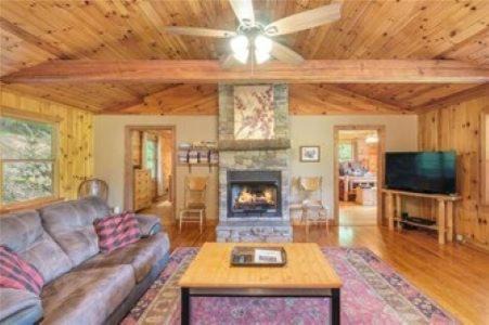 Ellijay House | Harpers Creek Lodge and Cabins