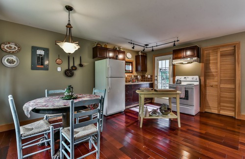Agassiz Cottage | Harrison Charming Country Cottage