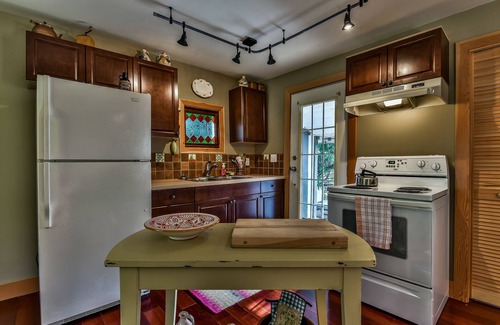 Agassiz Cottage | Harrison Charming Country Cottage