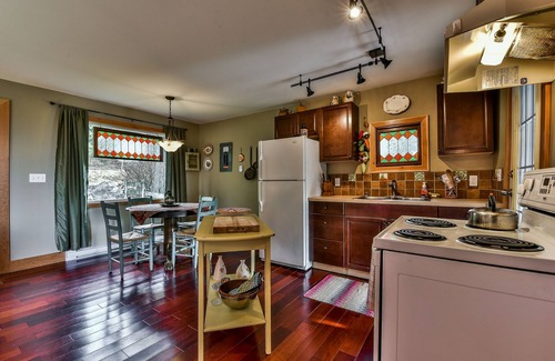 Agassiz Cottage | Harrison Charming Country Cottage