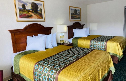 Harrisonville Hotel | Harrisonville Inn & Suites