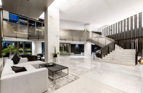 Melbourne Central Business District Apartment | Harry-WSP JawDropView 3B2B w Parking Near SkyBus
