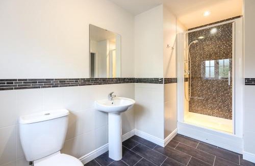 Holestone Moor House | Hassop Cottage - Darwin Lake Holiday Village