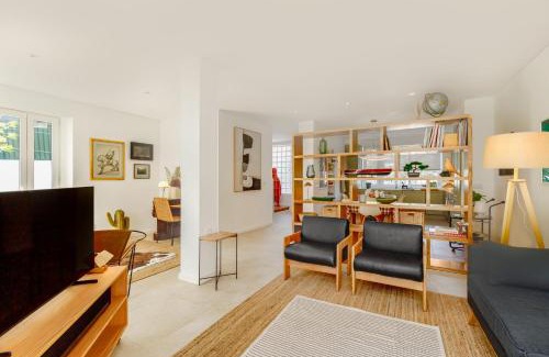 Falca Villa | Haus Abel - pool, parking and garden in the heart of Lisbon