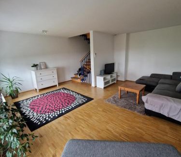 Bad Vilbel House | Haus in Bad Vilbel Messe Festhalle Hund