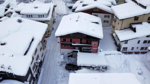Sankt Anton am Arlberg Apartment | Haus Richard Falch - Inklusive Premium-Sommerkarte