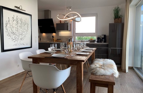 Muritz House | Haus Seeblick Comfort mit Kamin, Außen-whirlpool, Sauna und Eingezäunten Garten