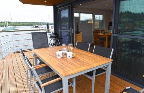 Klitten Boat Rental | Hausboot Dolce Vita