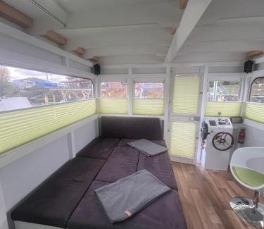 Joachimsthal Boat Rental | Hausboot Rollyboot