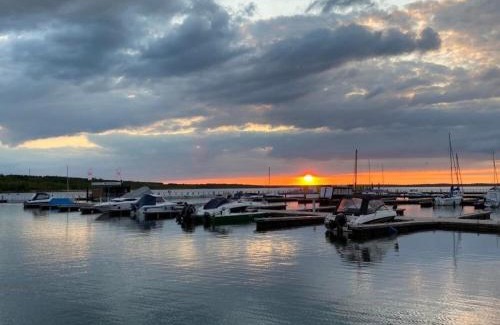 Klitten Boat Rental | Hausboot the Hideaway LP25
