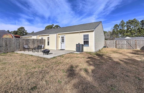Havelock House | Havelock Home w/ Fenced Yard - 6 Mi to Beach!