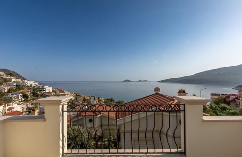 Kalkan Villa | Havuzu, plajı, bahçesi ve olağanüstü manzarasıyla…