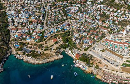Kalkan Villa | Havuzu, plajı, bahçesi ve olağanüstü manzarasıyla…
