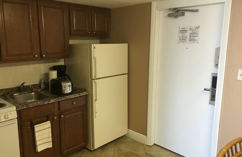 Daytona Beach Shores Apartment | Hawaiian Inn First Floor Beauty