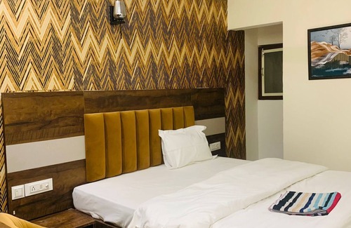 Mauganj Hotel | HAWELI RESTAURANT AND GUEST HOUSE