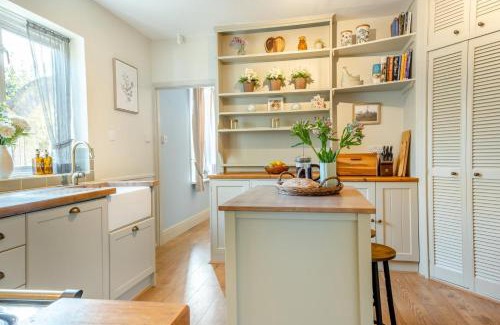 Freshwater House | Hawthorn Cottage - Norton Green