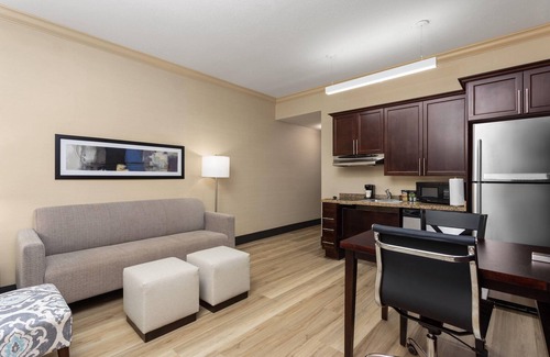 Palm Beach - West Palm Beach Hotel | Hawthorn Extended Stay by Wyndham West Palm Beach