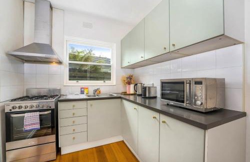 Hawthorn Apartment | Hawthorn's Hidden Gem With Free WiFi & Carparking