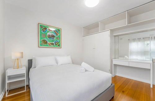 Hawthorn Apartment | Hawthorn's Hidden Gem With Free WiFi & Carparking
