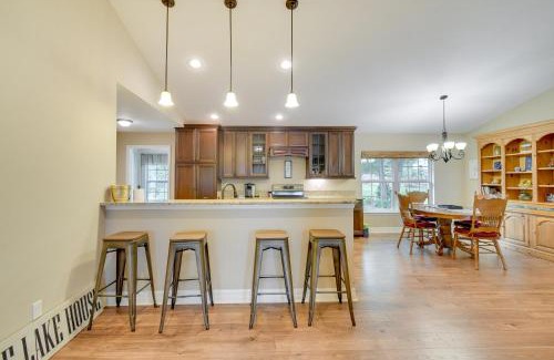 Putnam Hall House | Hawthorne Vacation Rental with Access to Cue Lake