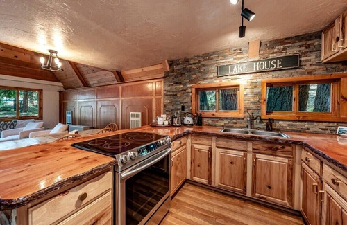 Sierra Cedars Cabin | HB Hideaway ~ Boho Treehouse Vibes in the Pines